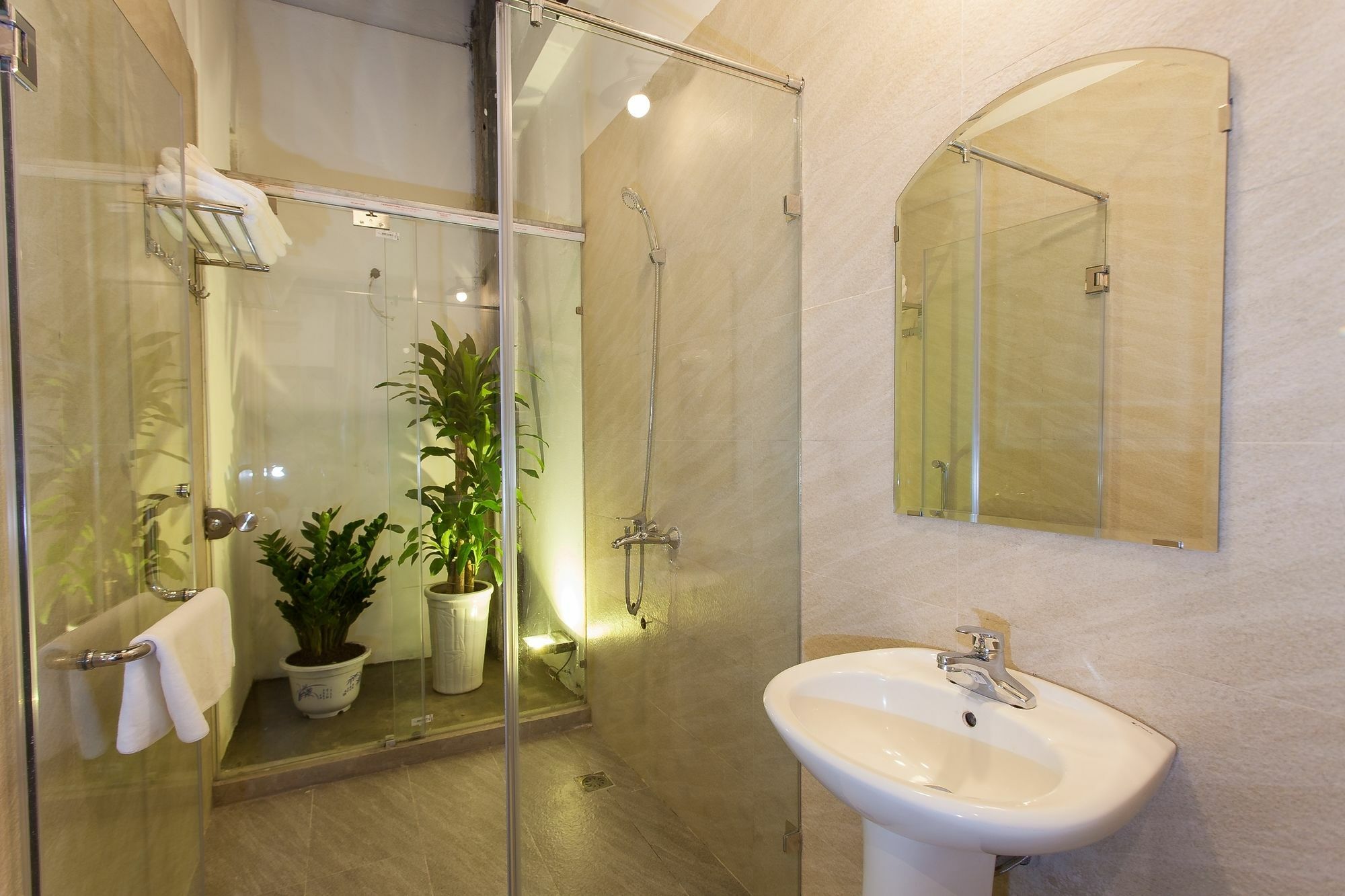 Luxury Backpakers Hotel Hanoï Extérieur photo